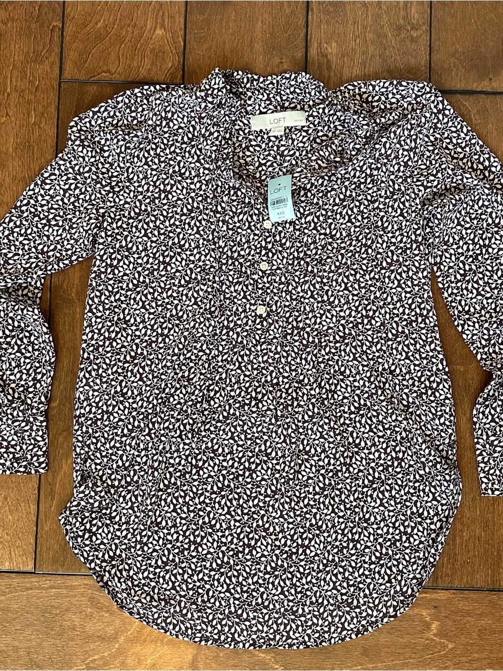 LOFT Men’s Black & White Leaf-Print Button-Down Shirt